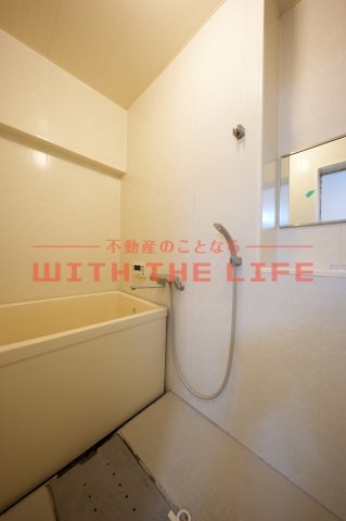 バス・シャワールーム　広々とした洋室です