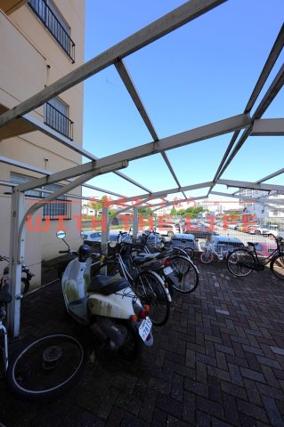 その他共有部分　コンパクトなキッチンで掃除もラクラク