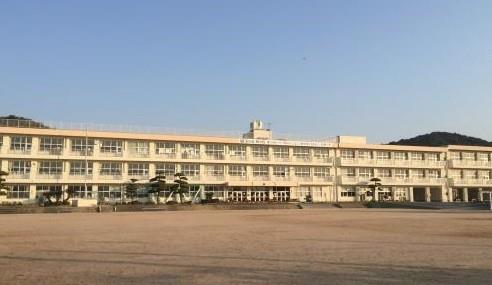 小学校　玉祖小学校（小学校）まで1600m