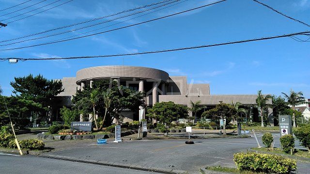 図書館　宜野湾市民図書館（図書館）まで381m