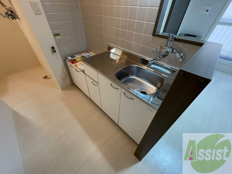 キッチン　キッチンです。ご自身でコンロを設置していただけます。