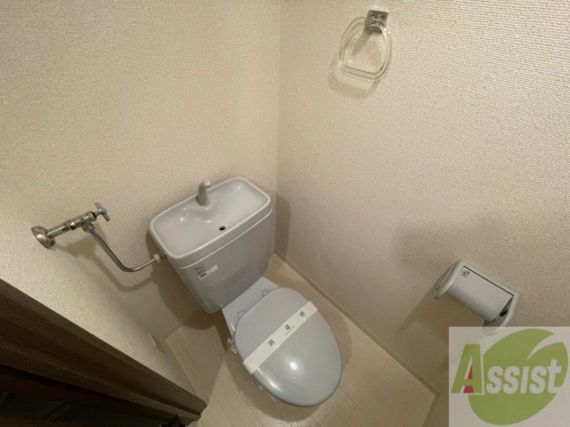 トイレ　こちらはトイレです。清潔感があり、安心して使用できます。