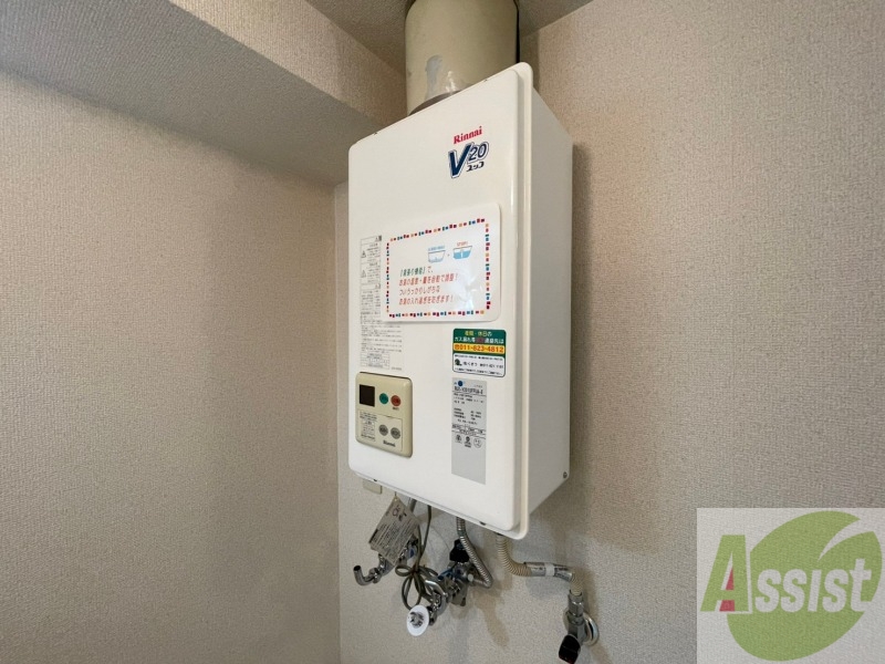 その他設備　給湯器は簡単操作で温度調整ができますよ。