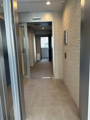 エントランス　ゆとりのあるエントランスです