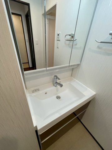 洗面設備　使いやすい洗面所です