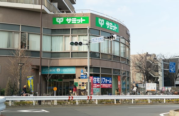 スーパー　サミット（株）／練馬春日町店（スーパー）まで246m