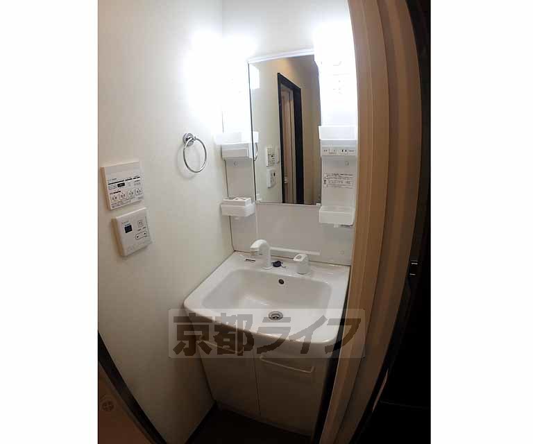 洗面設備　独立洗面台です