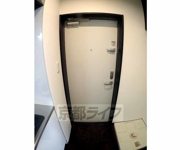 その他設備　玄関のドアです