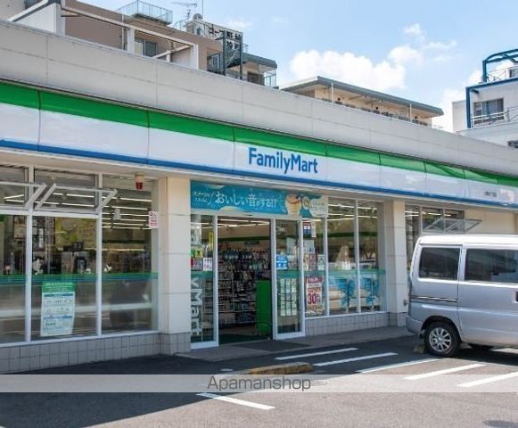 コンビニ　ファミリーマート（コンビニ）まで845m