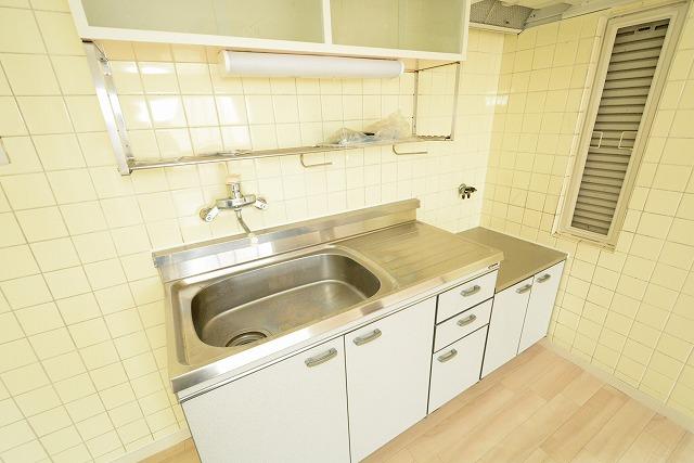 キッチン　壁付けキッチンでスペースを最大限有効活用できます！