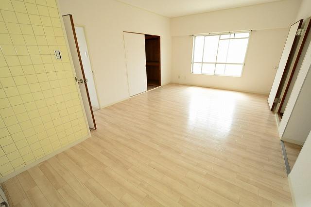 居室・リビング　角部屋住戸で過ごしやすく、おすすめです。