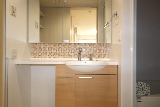 洗面設備　洗面室　（洗髪洗面化粧台）