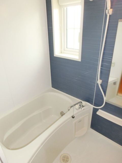 バス・シャワールーム　換気窓がございます。