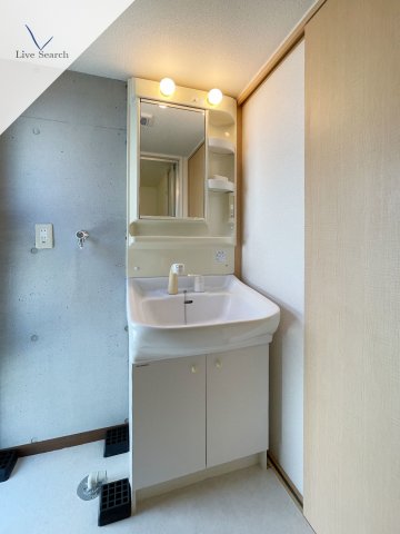 洗面設備　独立洗面台で身支度をすべて済ませてしまいましょう