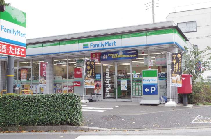 コンビニ　ファミリーマート（コンビニ）まで719m