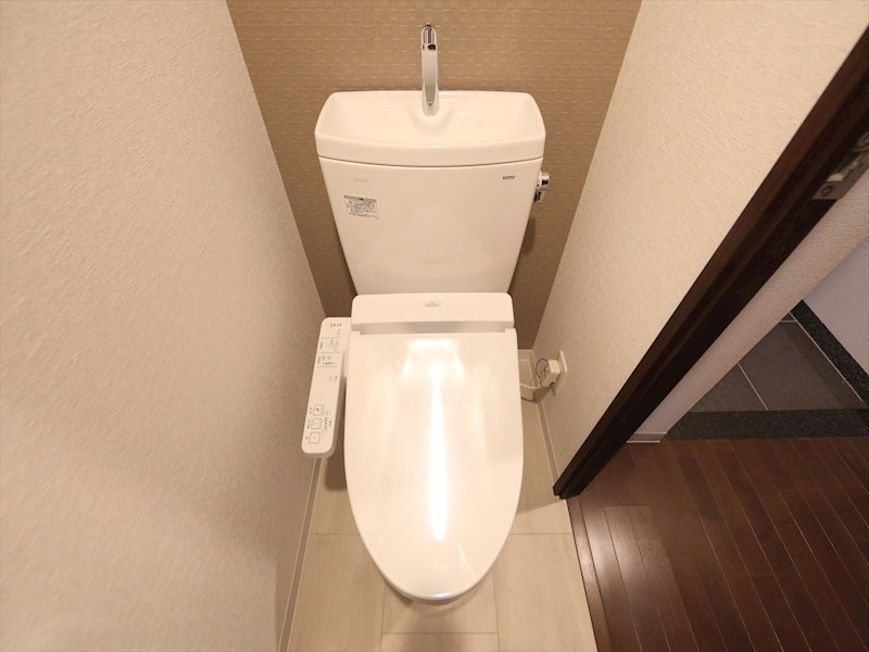 トイレ　温水洗浄暖房便座付トイレ