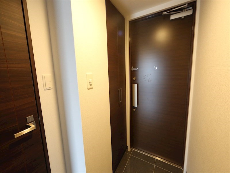 玄関　玄関　シューズボックス付（収納充実してます）