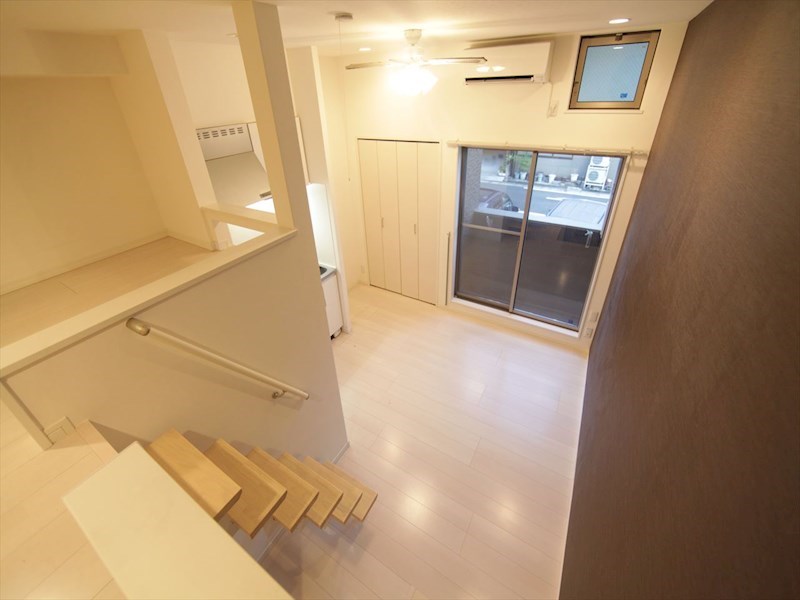 バルコニー　洋室6.9帖　ロフト4.6帖（収納にも寝室にも使えます）