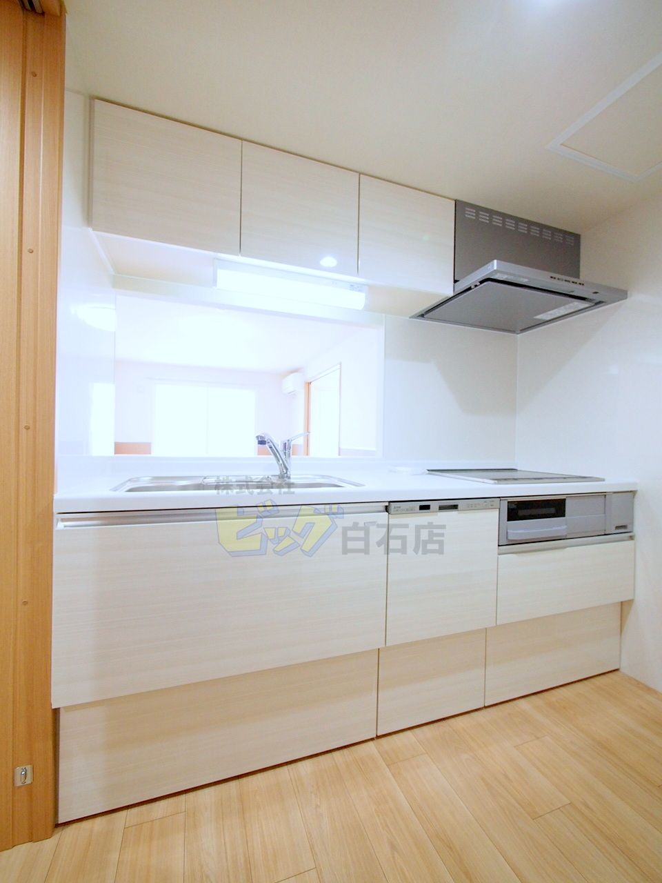 キッチン　食器洗浄機付きの対面式システムキッチンです♪