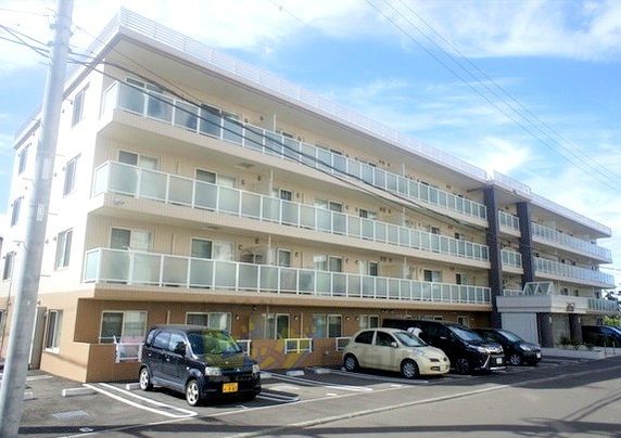 建物外観　豪華な設備が充実の３ＬＤＫマンションです♪