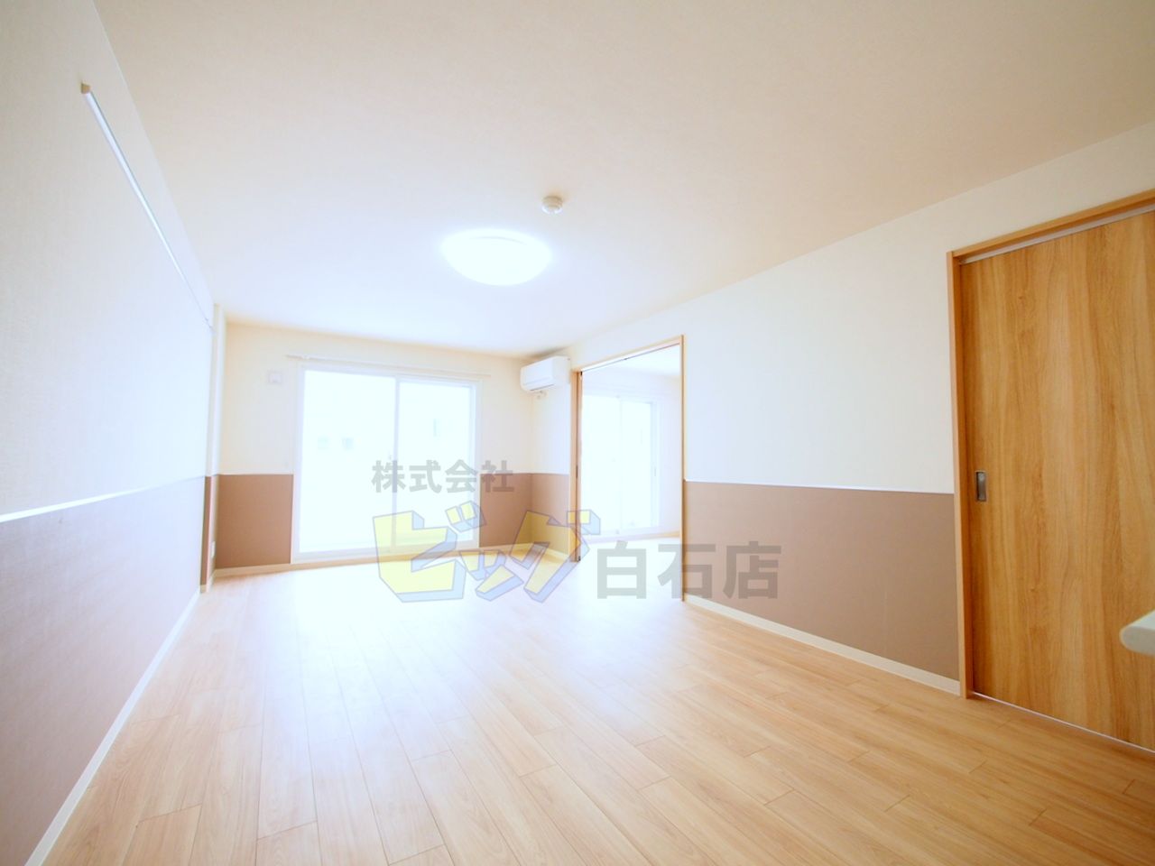 居室・リビング　陽当たり良好で明るいリビングです♪