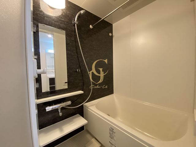 バス・シャワールーム　※同間取り・反転画像