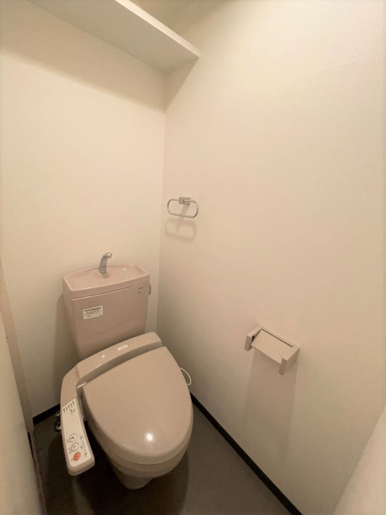 トイレ　※代表タイプの写真のため実際と異なる場合がございます