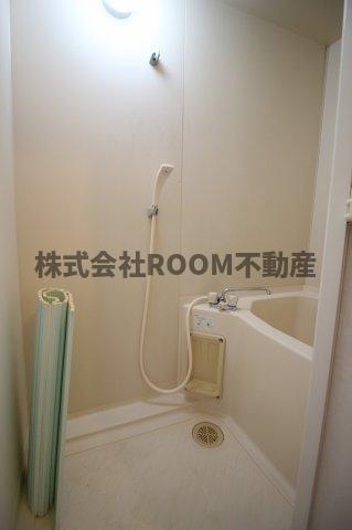 バス・シャワールーム　落ち着いた空間のお風呂です