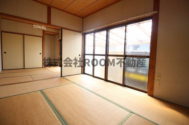 居室・リビング　フローリングだけでなく、和室もあります