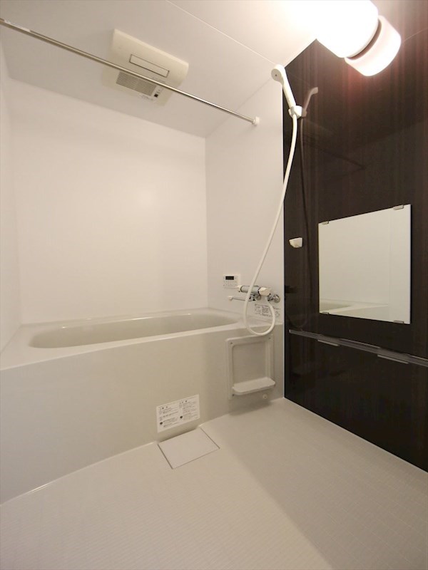 バス・シャワールーム　浴室暖房乾燥機付　追い焚き・オートバス機能付お風呂　同仕様写