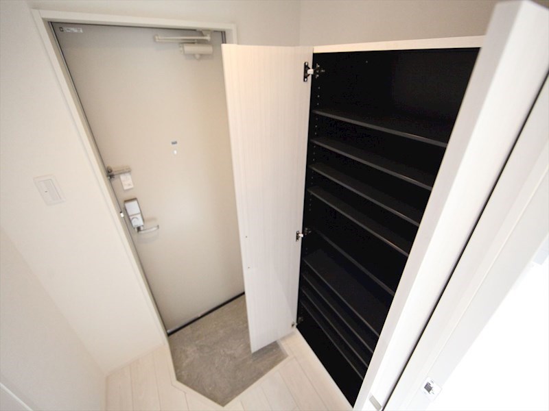 玄関　玄関　シューズボックス付（収納充実してます）　同仕様写真