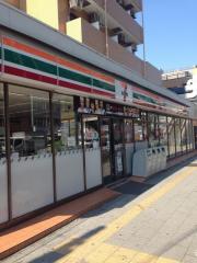 コンビニ　セブンイレブン 足立柳原2丁目店（コンビニ）まで436m