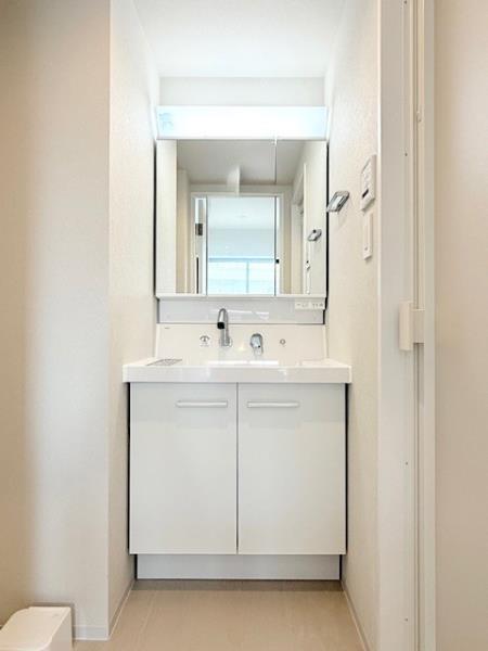 洗面設備　広い洗面スペース