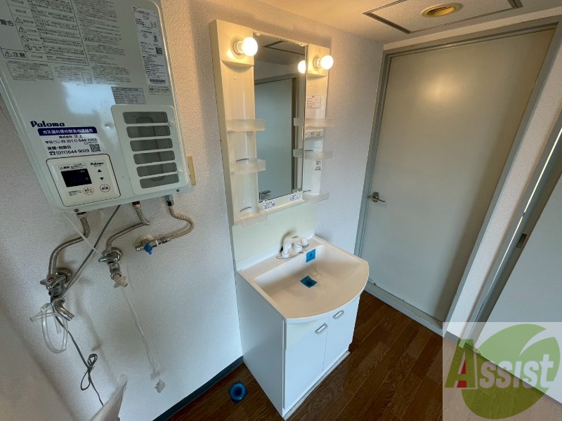 洗面設備　朝の身支度に欠かせない独立洗面台もございます！