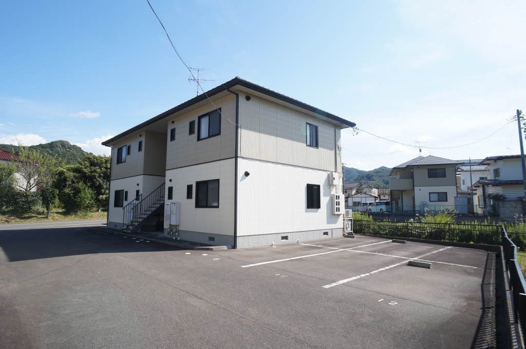 建物外観　駐車場