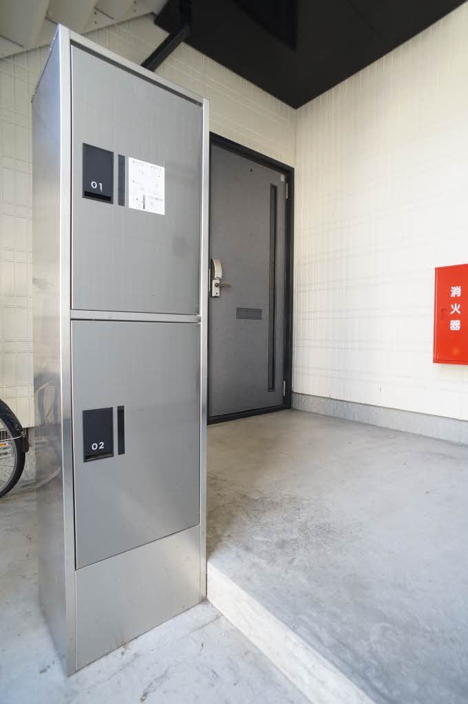 建物外観　宅配ボックス