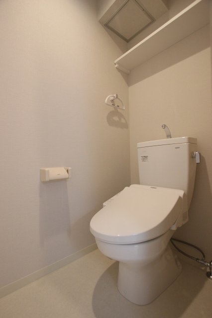 トイレ　同物件別号室のものです。