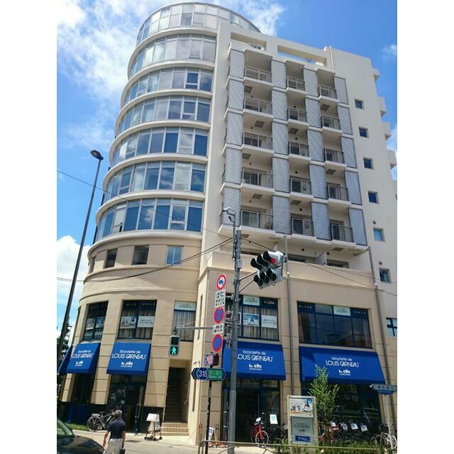 建物外観　角地立地のオシャレな外観♪