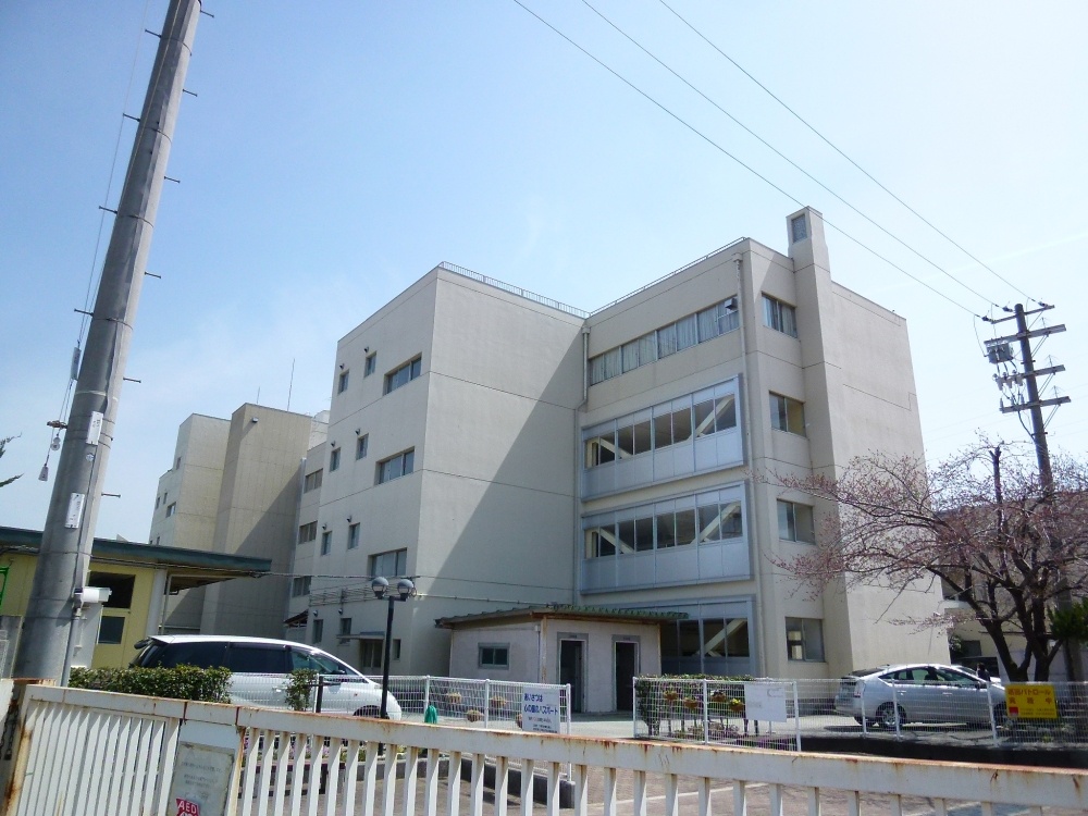 中学校　宝塚市立　高司中学校（中学校）まで191m
