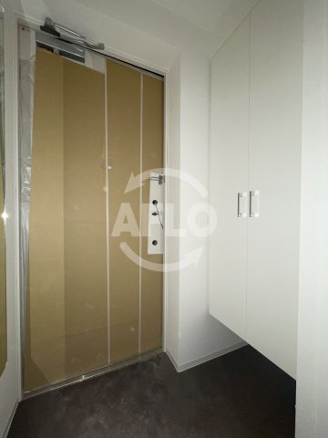 玄関　セレニテ難波ミラク弐番館　玄関