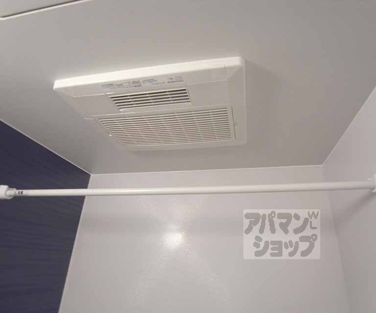 その他設備　浴室乾燥機付き・