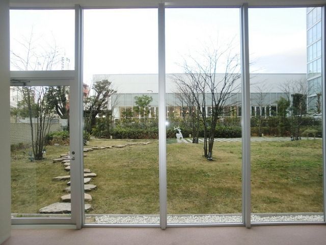 その他　★エントランスロビーから中庭が眺望できます★