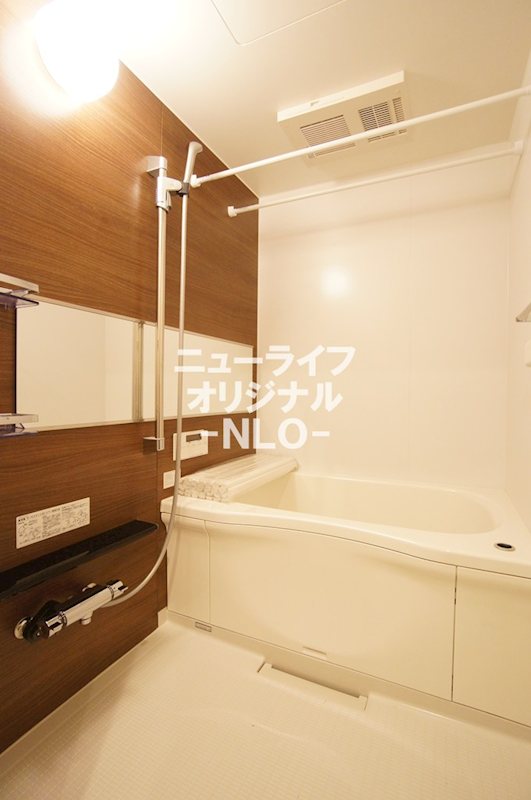 バス・シャワールーム　いつでも温かいお風呂に入れる追い焚き機能付き☆