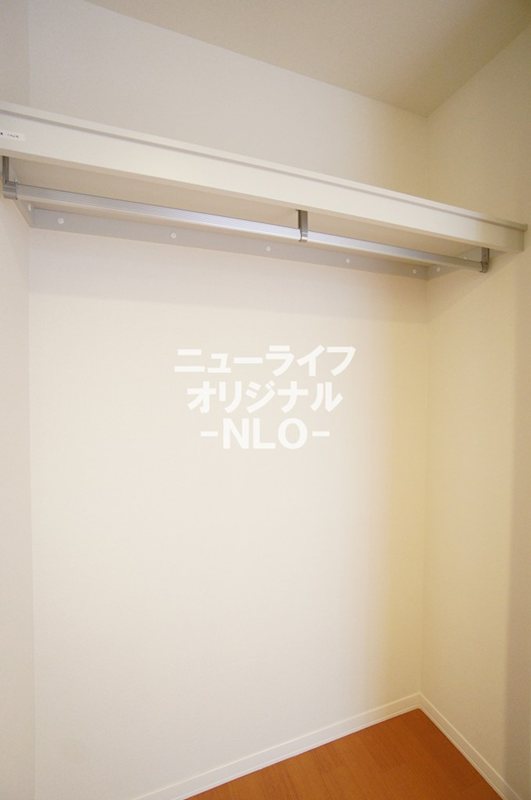 収納　5.3帖洋室収納☆丈の長いお洋服も掛けて収納できます☆