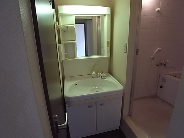 洗面設備　独立洗面所タイプの洗面室