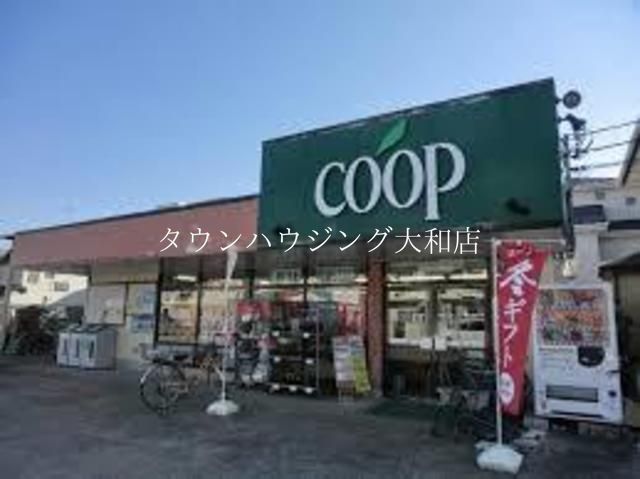 コンビニ　ユーコープ（コンビニ）まで590m