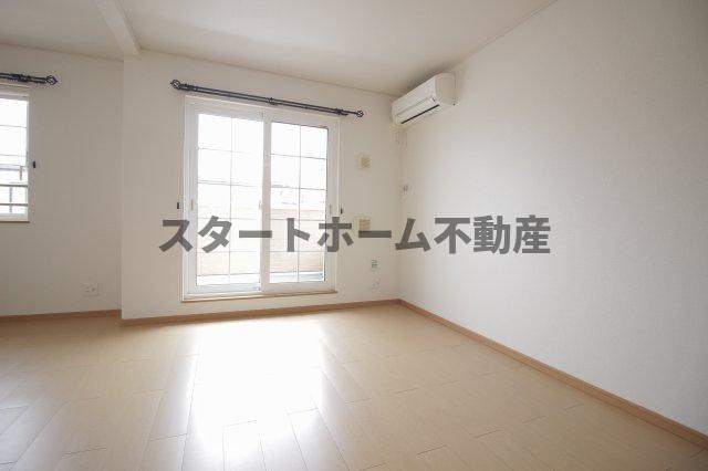 居室・リビング　こちらのリビングで趣味の時間をお楽しみください