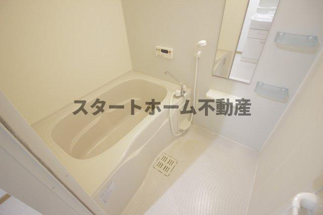 バス・シャワールーム　落ち着いた空間のお風呂です