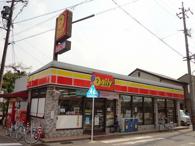 コンビニ　デイリーヤマザキ　羽黒駅前店（コンビニ）まで350m