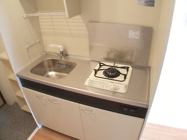 キッチン　シンプルキッチンでお料理。